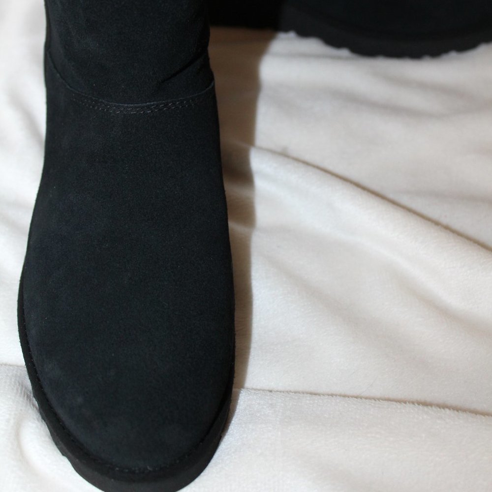 NIB UGG WOMEN'S KRISTIN SUEDE AND SHEARLING SLIM STYLE MINI BOOTS BLACK - Picture 9 of 10